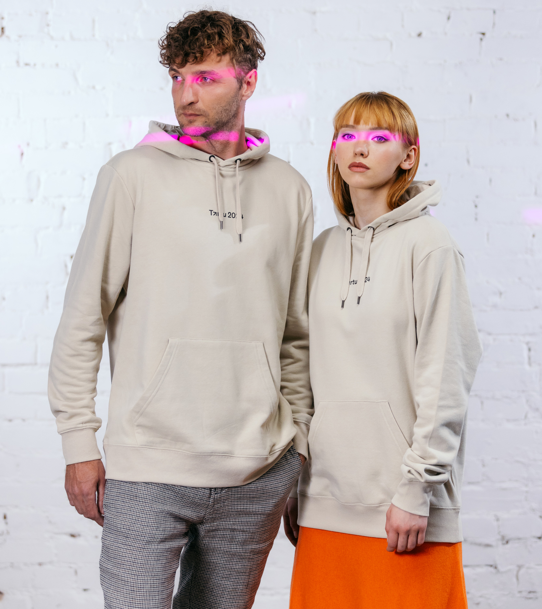 Tartu 2024 beež kapuutsiga pusa