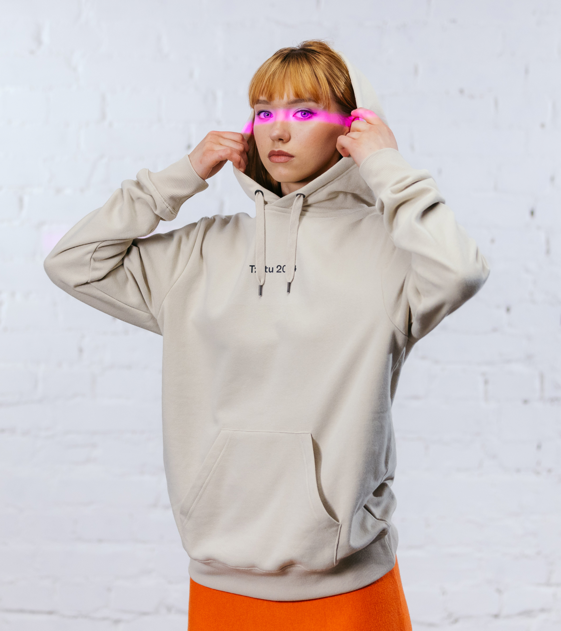 Tartu 2024 beež kapuutsiga pusa